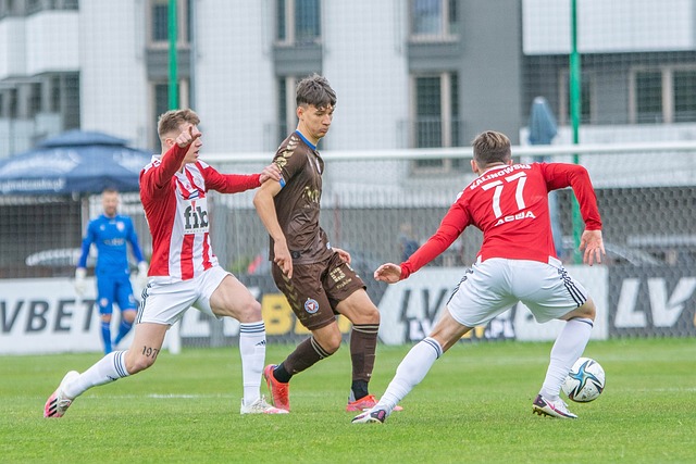 边路防守漏 边路防守漏